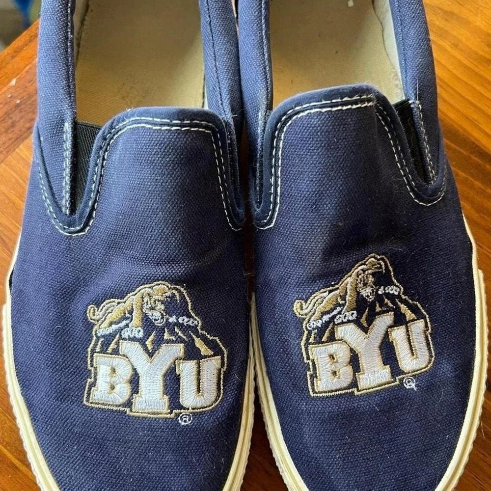 BYU Navy Blue Vintage Men's Flat‎ Sneakers size 9